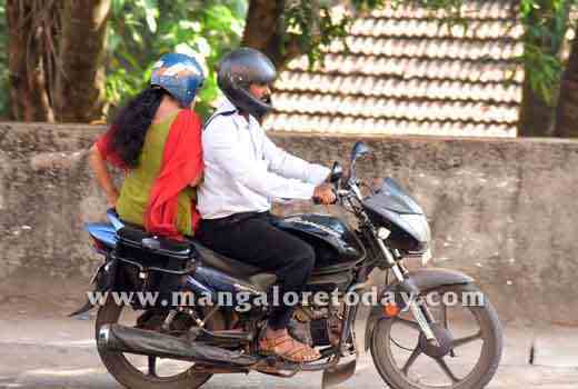  helmetless pillion-riders in Mangaluru 1